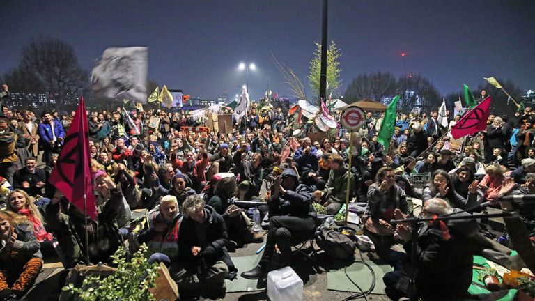 skynews-waterloo-extinction-rebellion_4643092